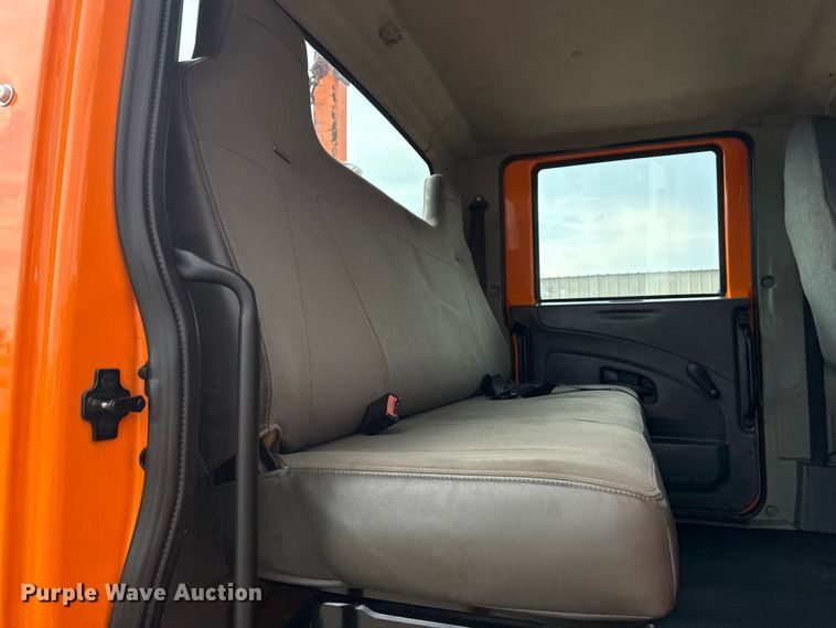 image for item EG6127 2011 International 4400 utility / service truck