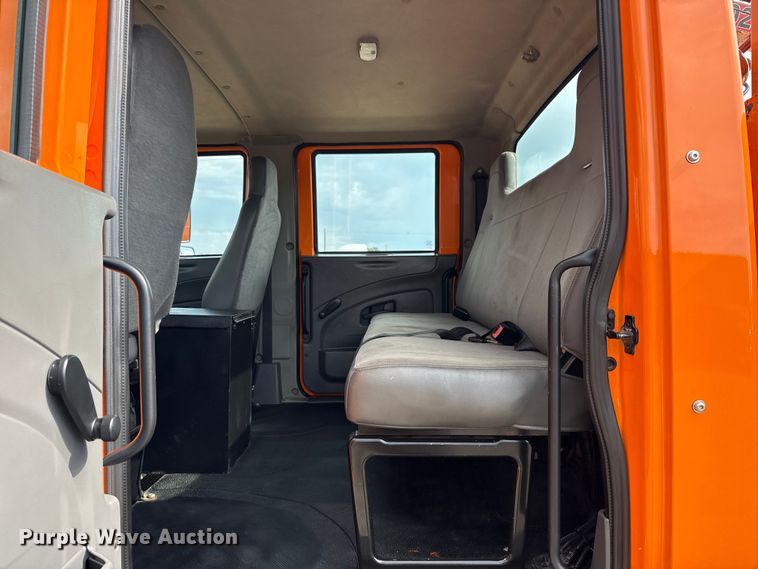 image for item EG6127 2011 International 4400 utility / service truck