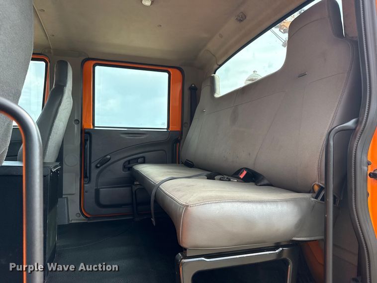 image for item EG6127 2011 International 4400 utility / service truck