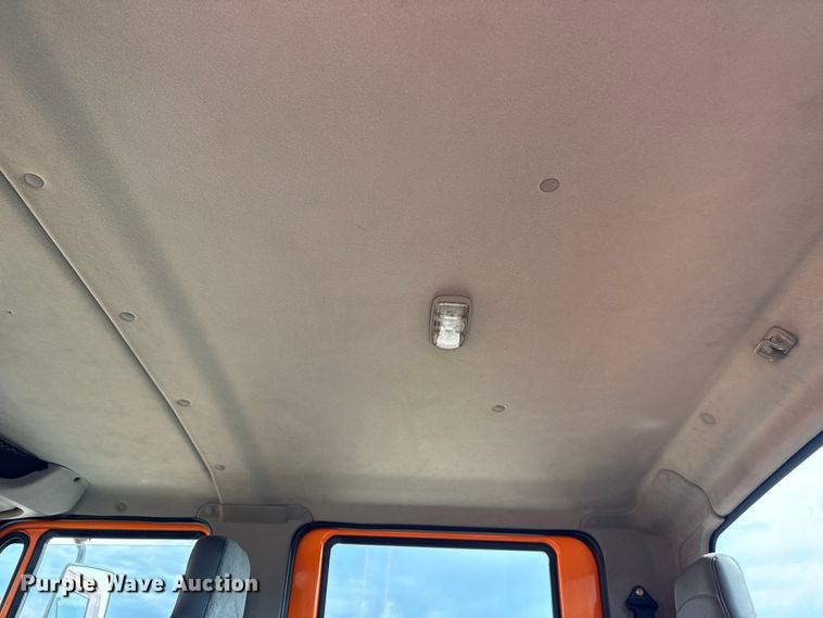 image for item EG6127 2011 International 4400 utility / service truck