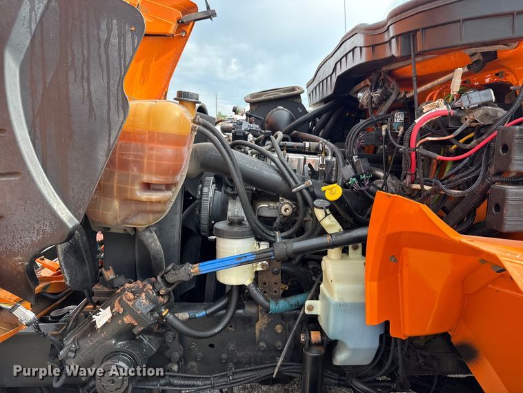 image for item EG6127 2011 International 4400 utility / service truck