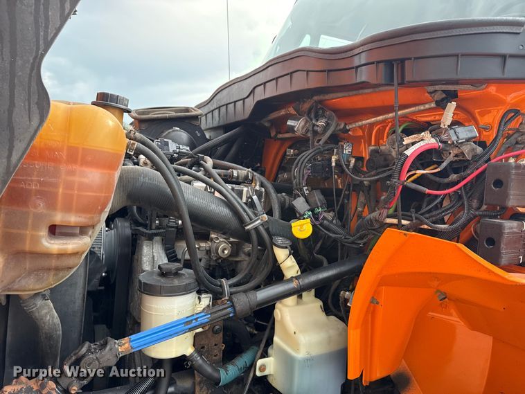 image for item EG6127 2011 International 4400 utility / service truck