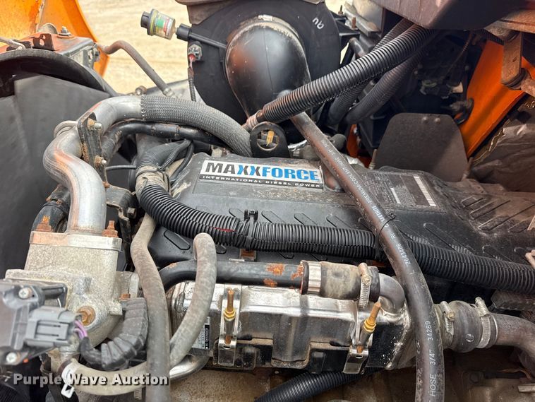 image for item EG6127 2011 International 4400 utility / service truck