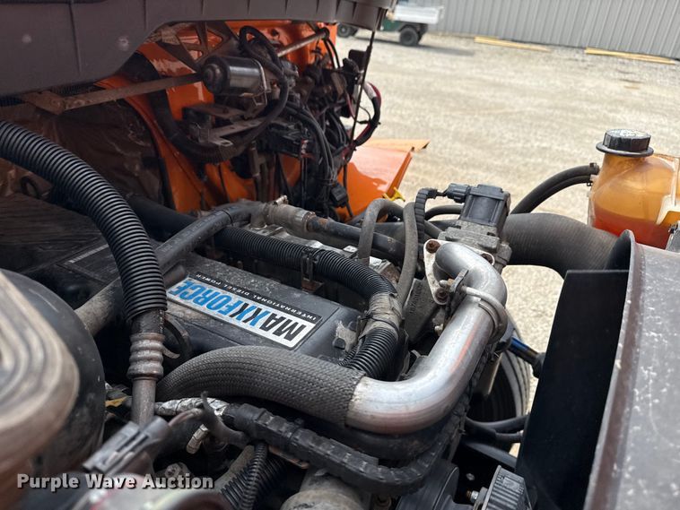 image for item EG6127 2011 International 4400 utility / service truck