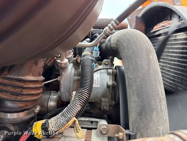 image for item EG6127 2011 International 4400 utility / service truck