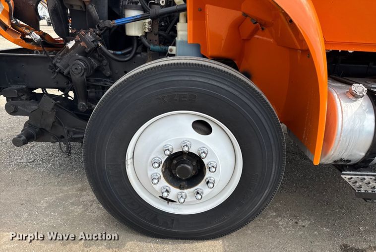 image for item EG6127 2011 International 4400 utility / service truck