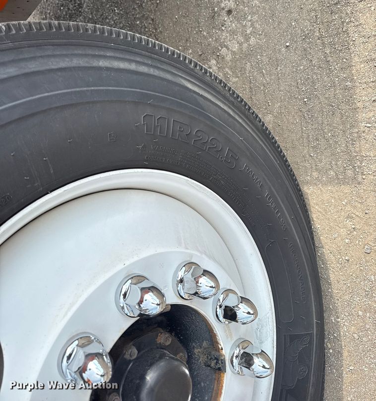 image for item EG6127 2011 International 4400 utility / service truck