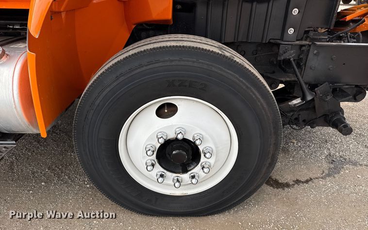 image for item EG6127 2011 International 4400 utility / service truck