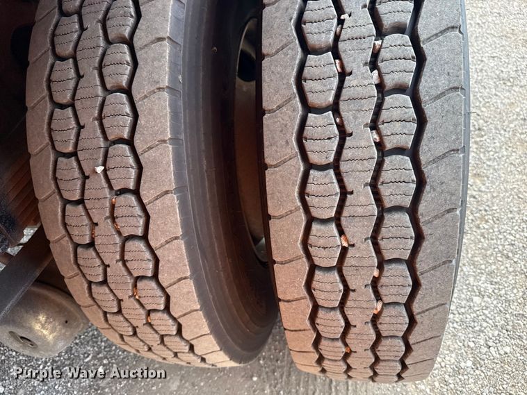 image for item EG6127 2011 International 4400 utility / service truck