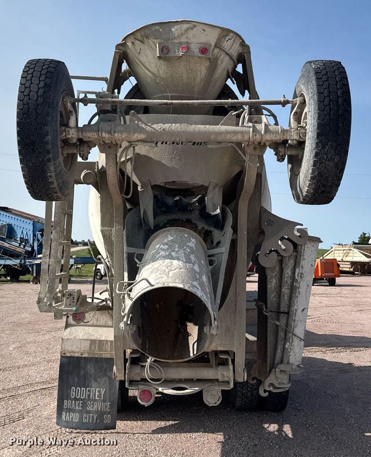 image for item EG6532 1990 Peterbilt 357 ready mix truck