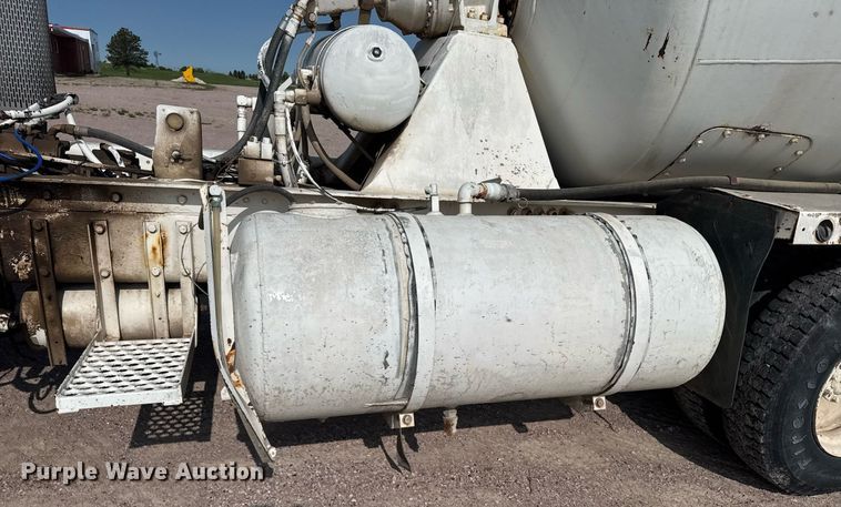 image for item EG6532 1990 Peterbilt 357 ready mix truck