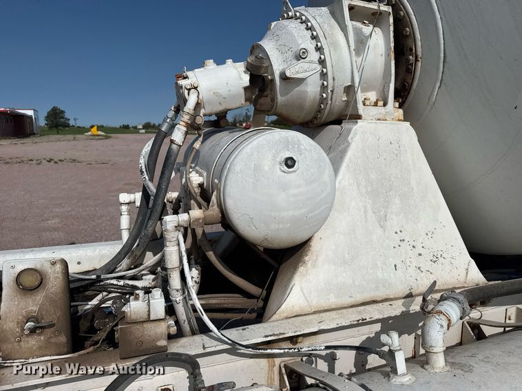 image for item EG6532 1990 Peterbilt 357 ready mix truck