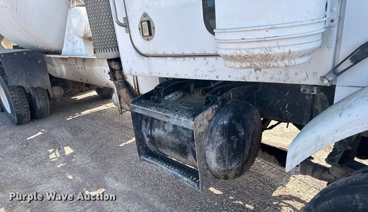 image for item EG6532 1990 Peterbilt 357 ready mix truck