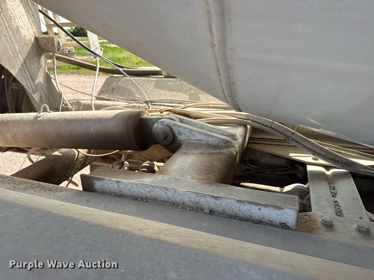 image for item EG6532 1990 Peterbilt 357 ready mix truck