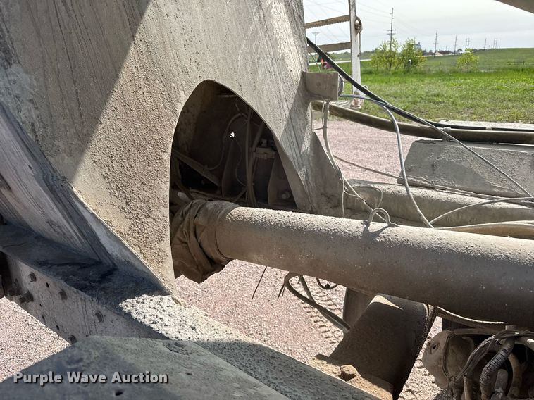 image for item EG6532 1990 Peterbilt 357 ready mix truck