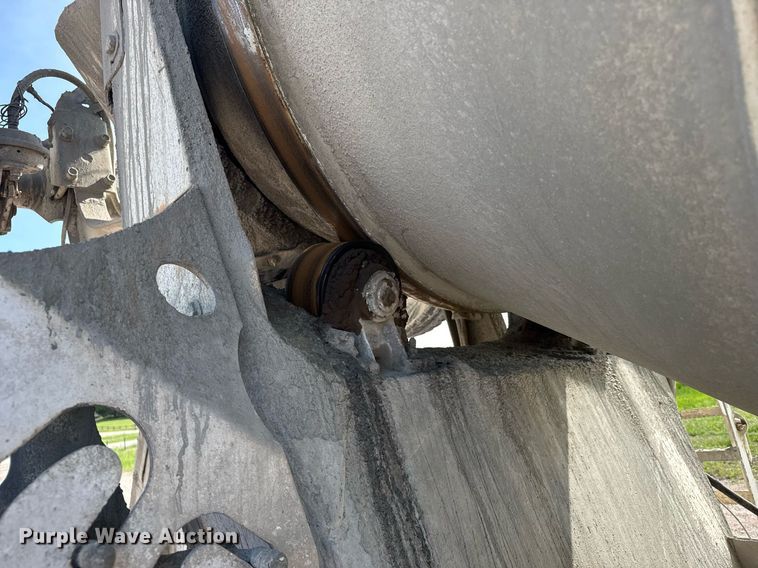 image for item EG6532 1990 Peterbilt 357 ready mix truck