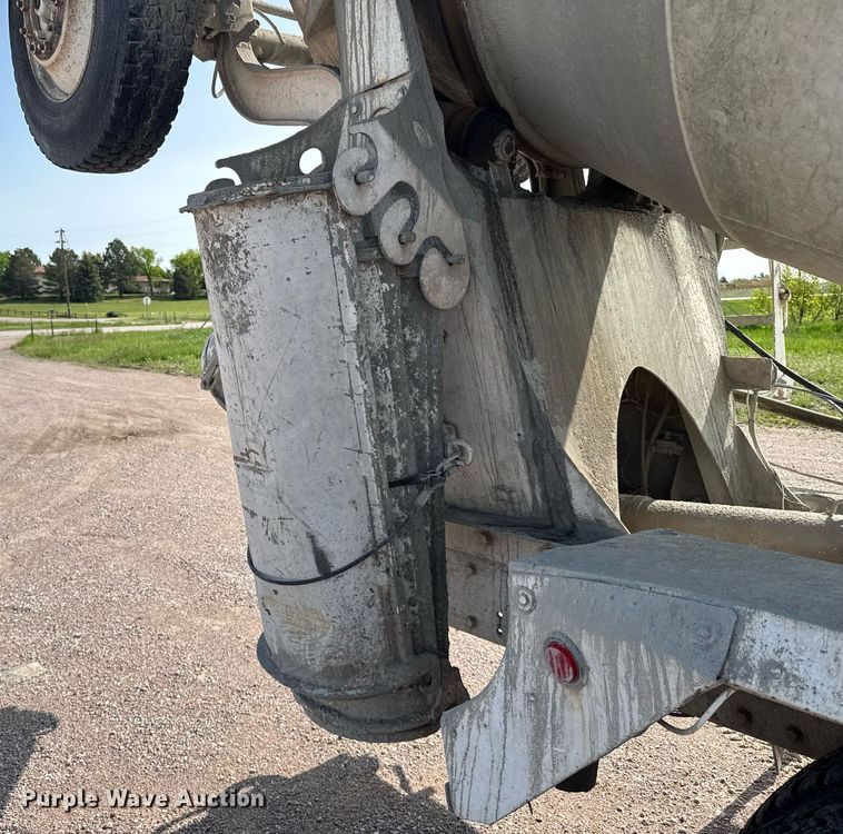 image for item EG6532 1990 Peterbilt 357 ready mix truck