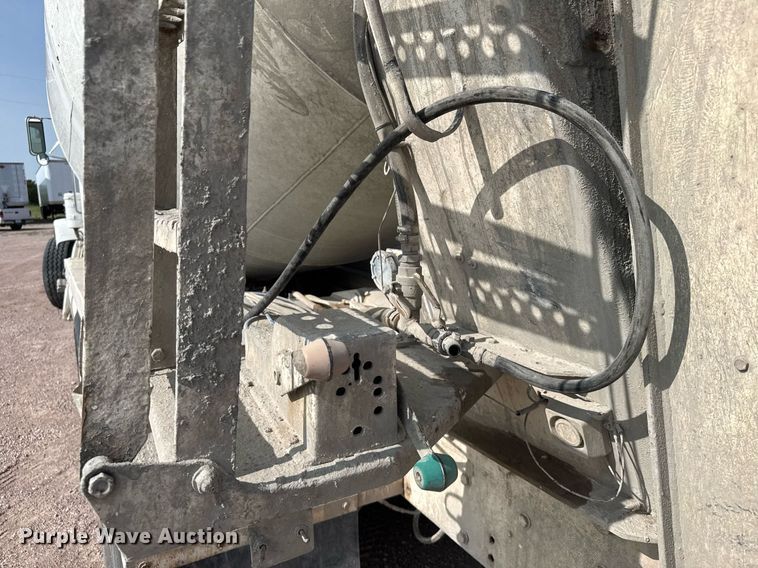 image for item EG6532 1990 Peterbilt 357 ready mix truck