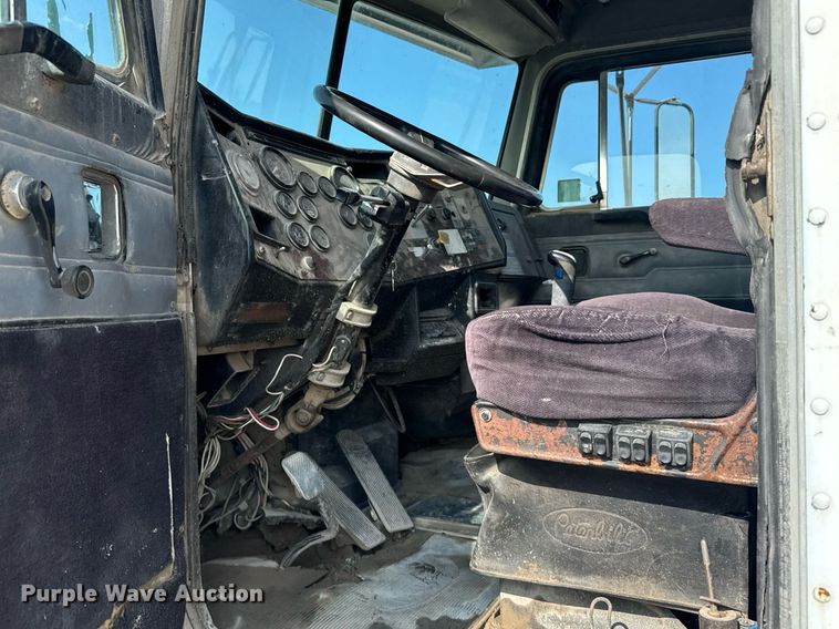 image for item EG6532 1990 Peterbilt 357 ready mix truck