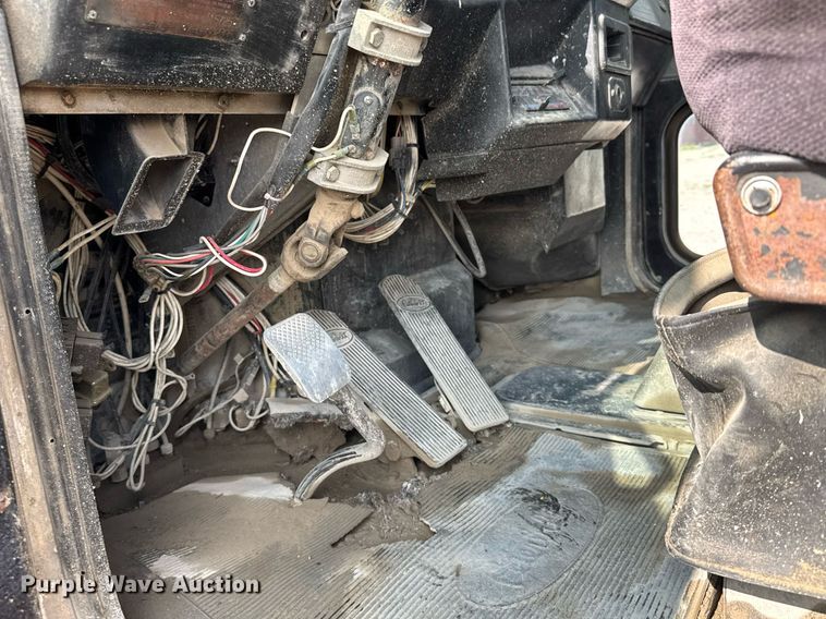 image for item EG6532 1990 Peterbilt 357 ready mix truck