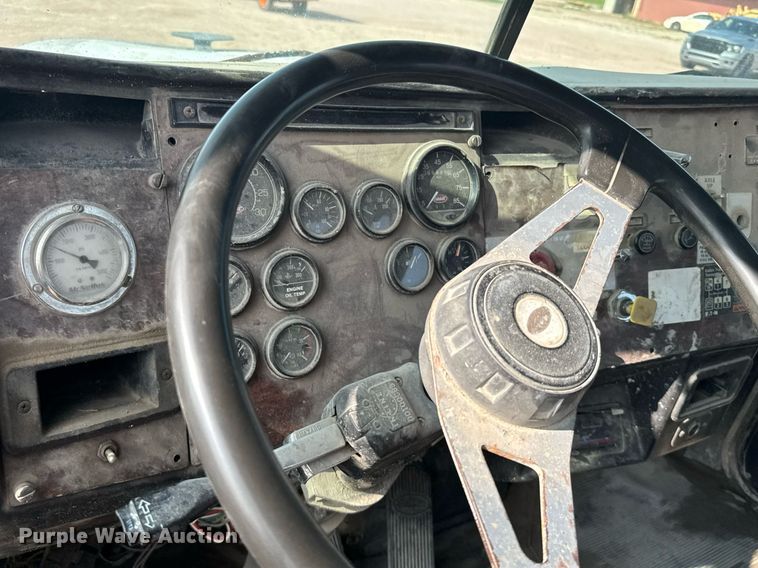 image for item EG6532 1990 Peterbilt 357 ready mix truck