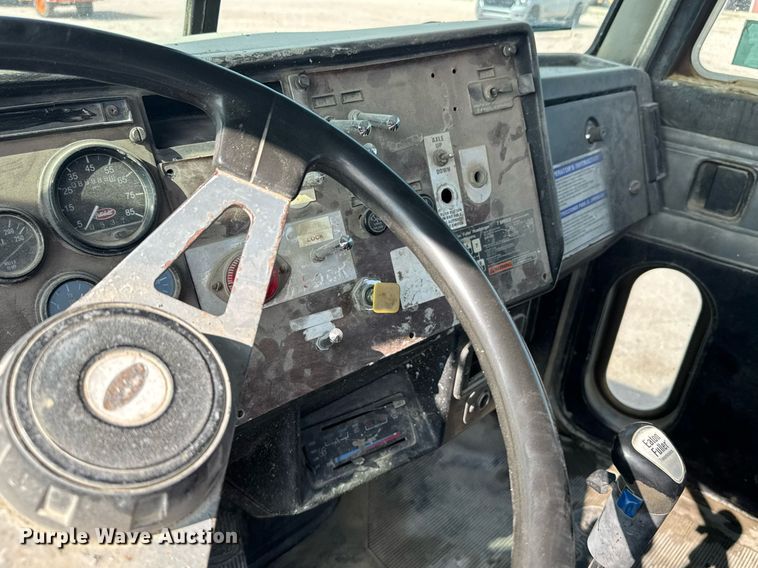 image for item EG6532 1990 Peterbilt 357 ready mix truck