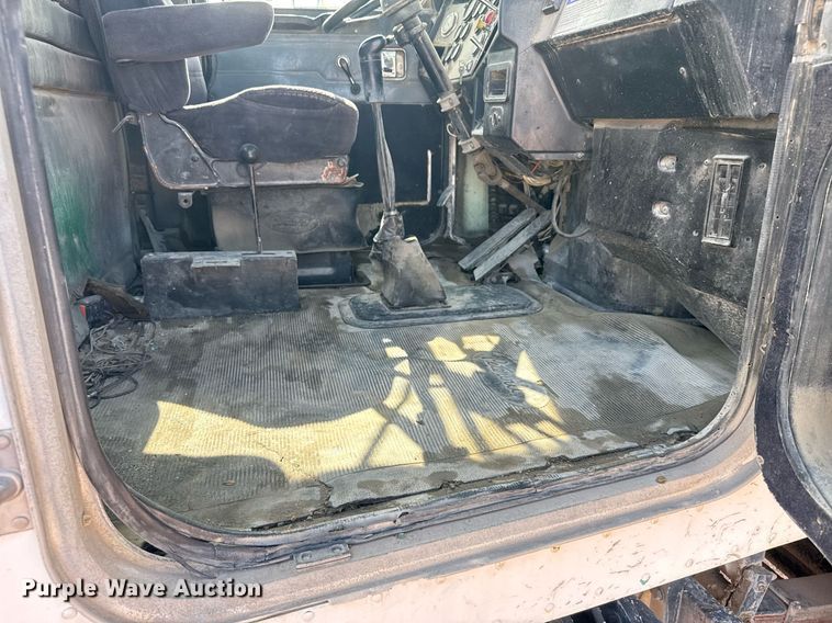 image for item EG6532 1990 Peterbilt 357 ready mix truck