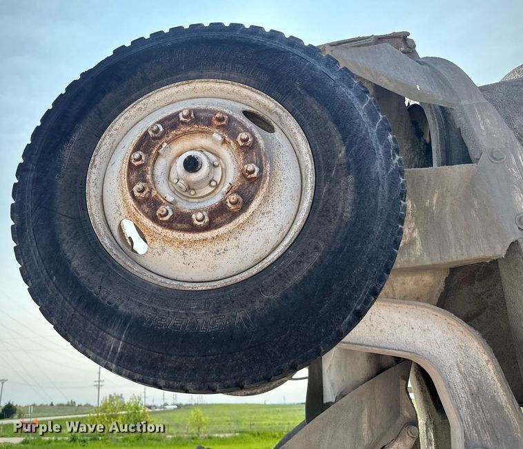 image for item EG6532 1990 Peterbilt 357 ready mix truck