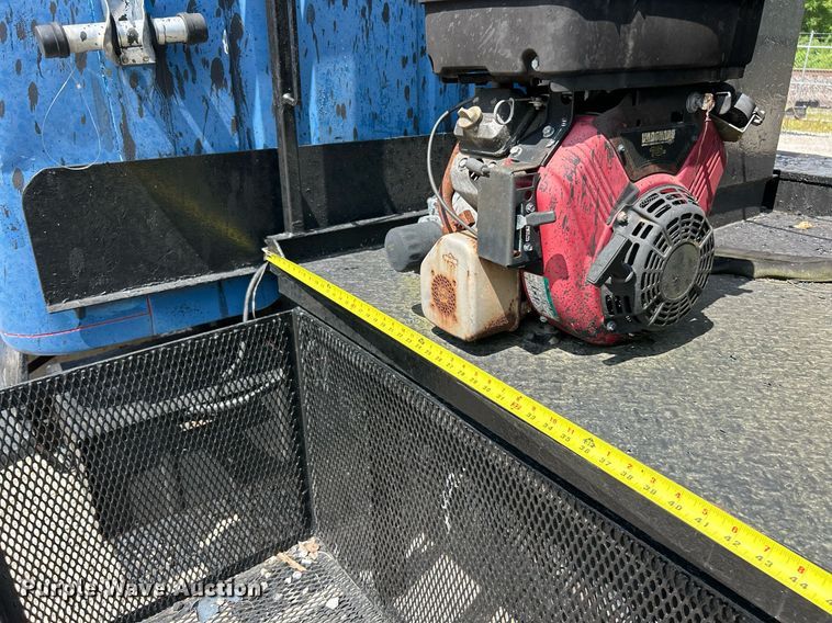 image for item EK8316 1989 International 1734 oil distributor truck