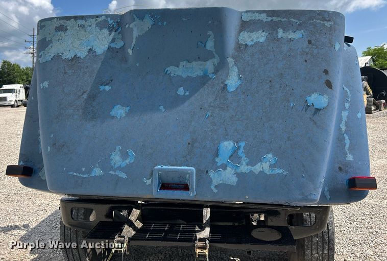 image for item EK8316 1989 International 1734 oil distributor truck