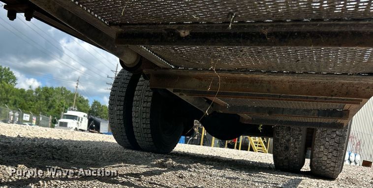 image for item EK8316 1989 International 1734 oil distributor truck