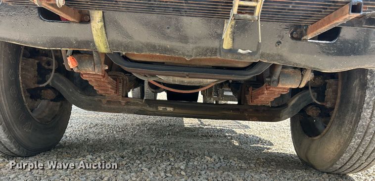 image for item EK8316 1989 International 1734 oil distributor truck