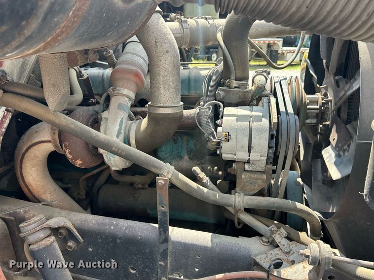 image for item EK8316 1989 International 1734 oil distributor truck