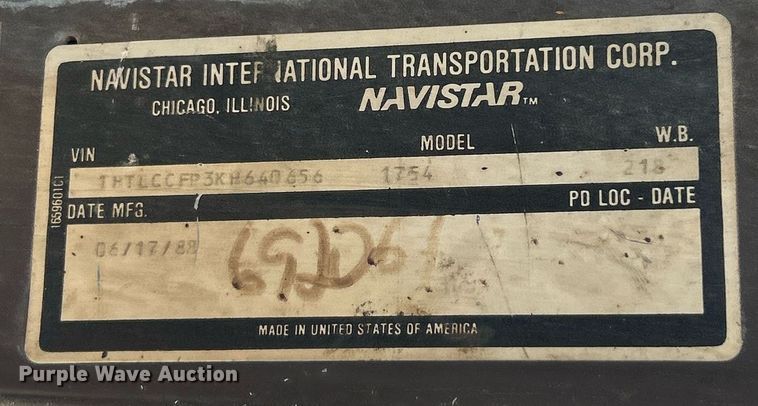 image for item EK8316 1989 International 1734 oil distributor truck