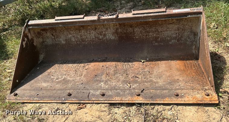 image for item EK8478 John Deere Worksite Pro skid steer bucket