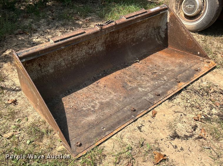 image for item EK8478 John Deere Worksite Pro skid steer bucket