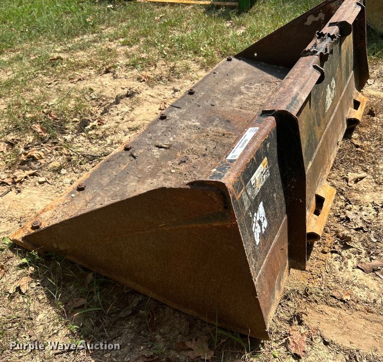 image for item EK8478 John Deere Worksite Pro skid steer bucket