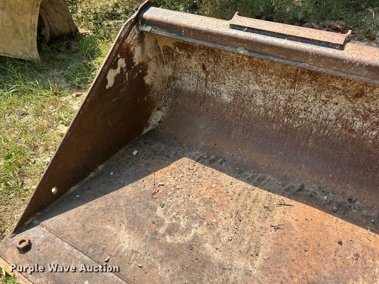 image for item EK8478 John Deere Worksite Pro skid steer bucket