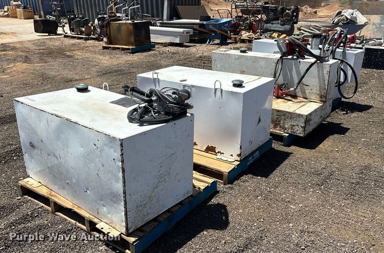 image for item EL6069 (4) auxiliary fuel tanks