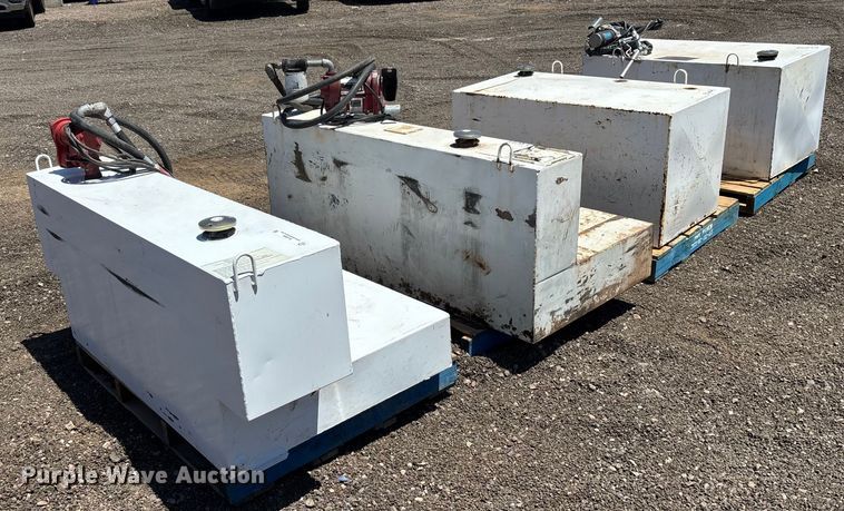 image for item EL6069 (4) auxiliary fuel tanks