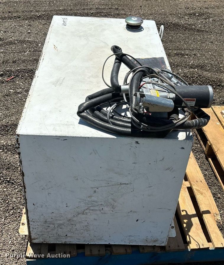 image for item EL6069 (4) auxiliary fuel tanks