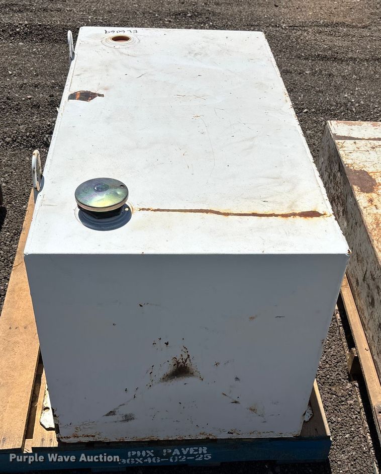 image for item EL6069 (4) auxiliary fuel tanks