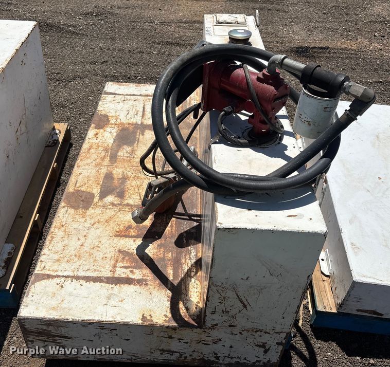 image for item EL6069 (4) auxiliary fuel tanks