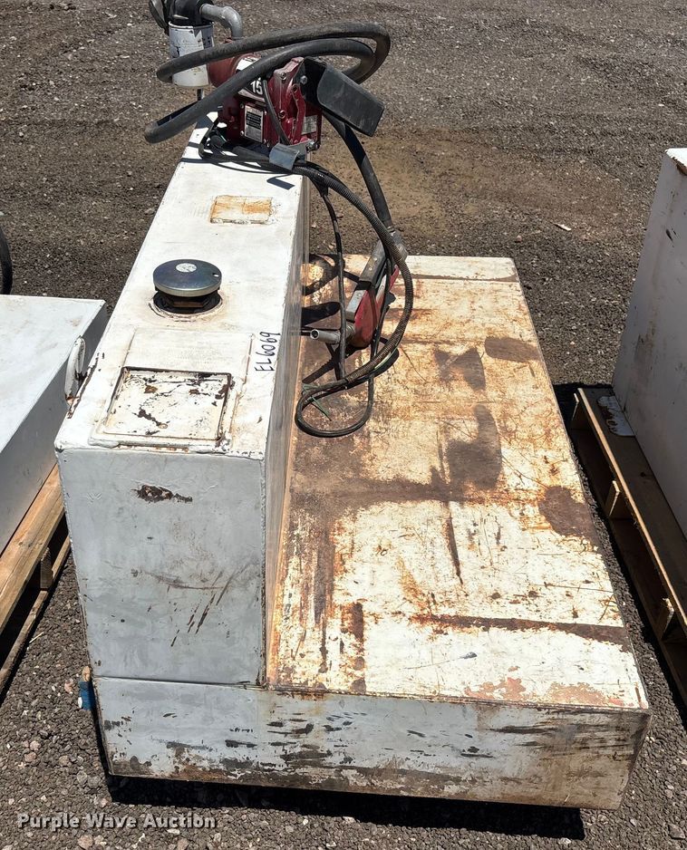 image for item EL6069 (4) auxiliary fuel tanks