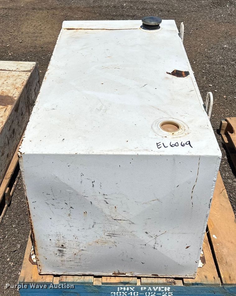image for item EL6069 (4) auxiliary fuel tanks