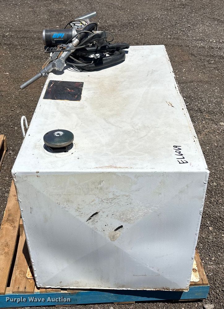 image for item EL6069 (4) auxiliary fuel tanks