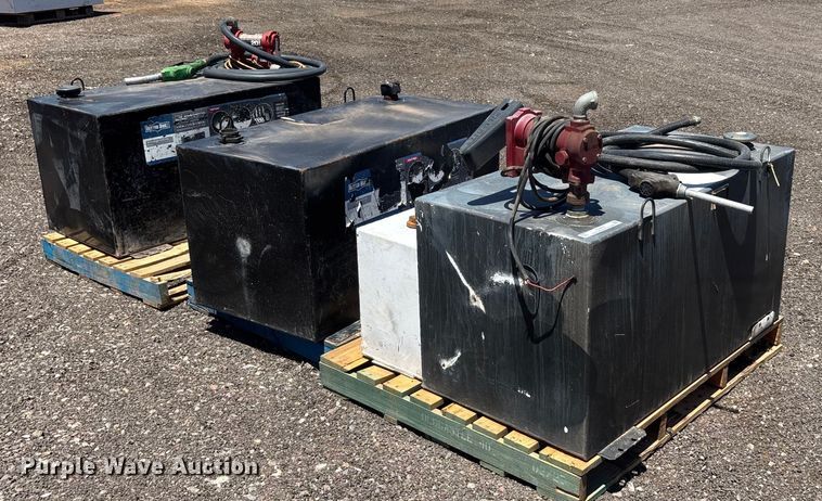 image for item EL6073 (4) auxiliary fuel tanks