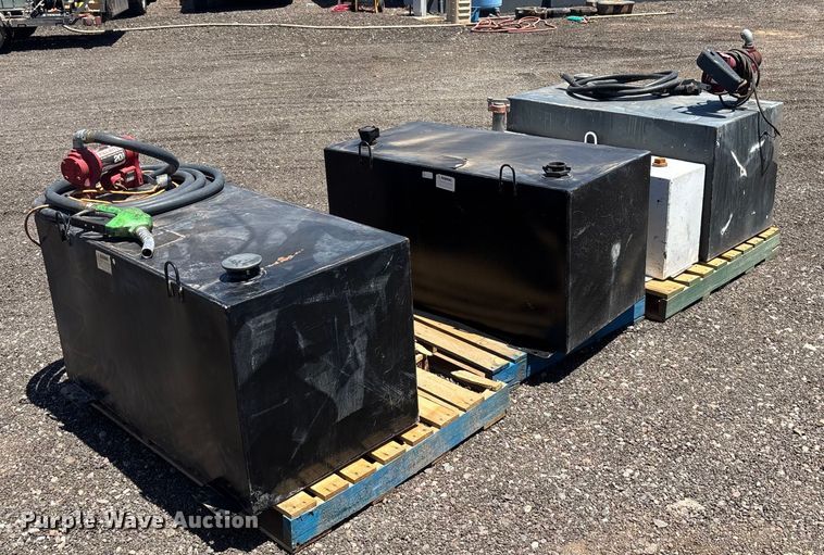 image for item EL6073 (4) auxiliary fuel tanks