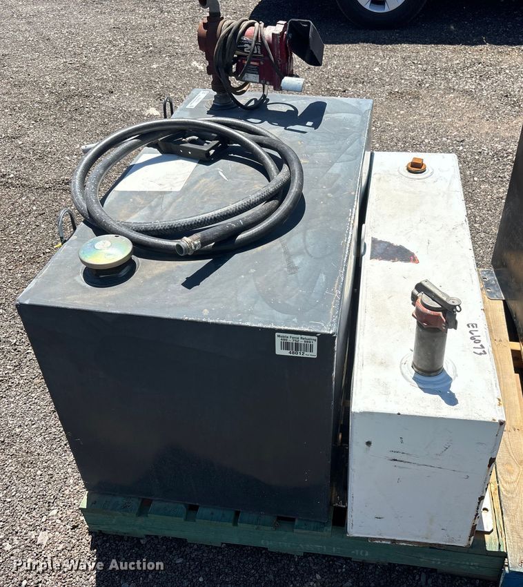 image for item EL6073 (4) auxiliary fuel tanks