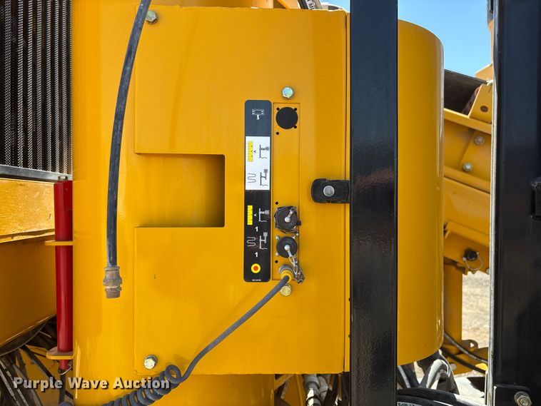 image for item EL6075 2023 Gomaco Commander III slipform paver